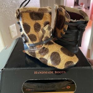 Band new infant free bird shoes never worn 12-18mo